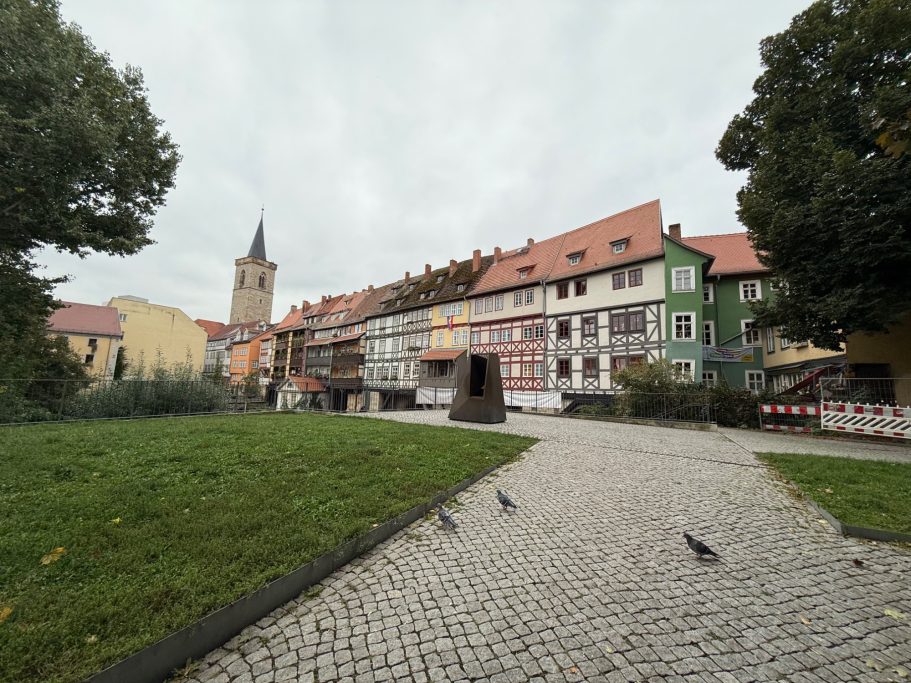 Mikwe mit Krämerbrücke im Hintergrund Mikwe