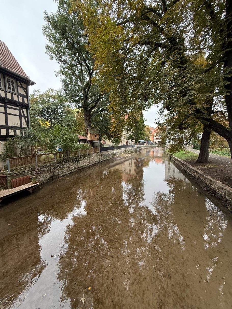 Blick von der Fußgängerbrücke Hütergasse Blick von der Fußgängerbrücke Hütergasse
